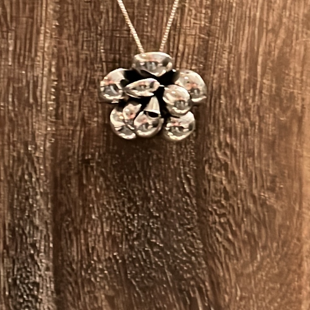 Unique Great Quality 950 Sterling Silver Rose Pendant Chain Necklace.